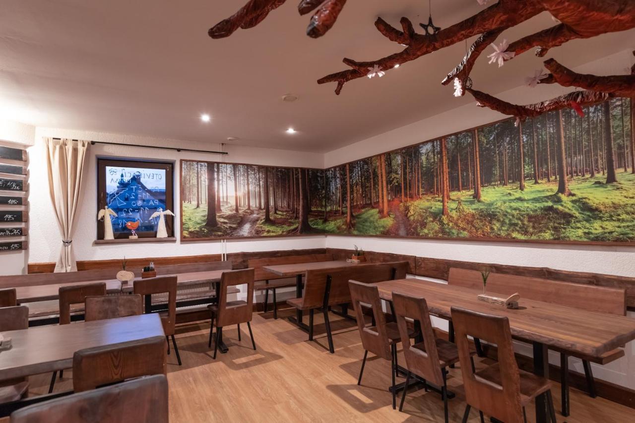 Bike Bistro A Penzion U Vsech Andelu Nove Mesto pod Smrkem Eksteriør billede