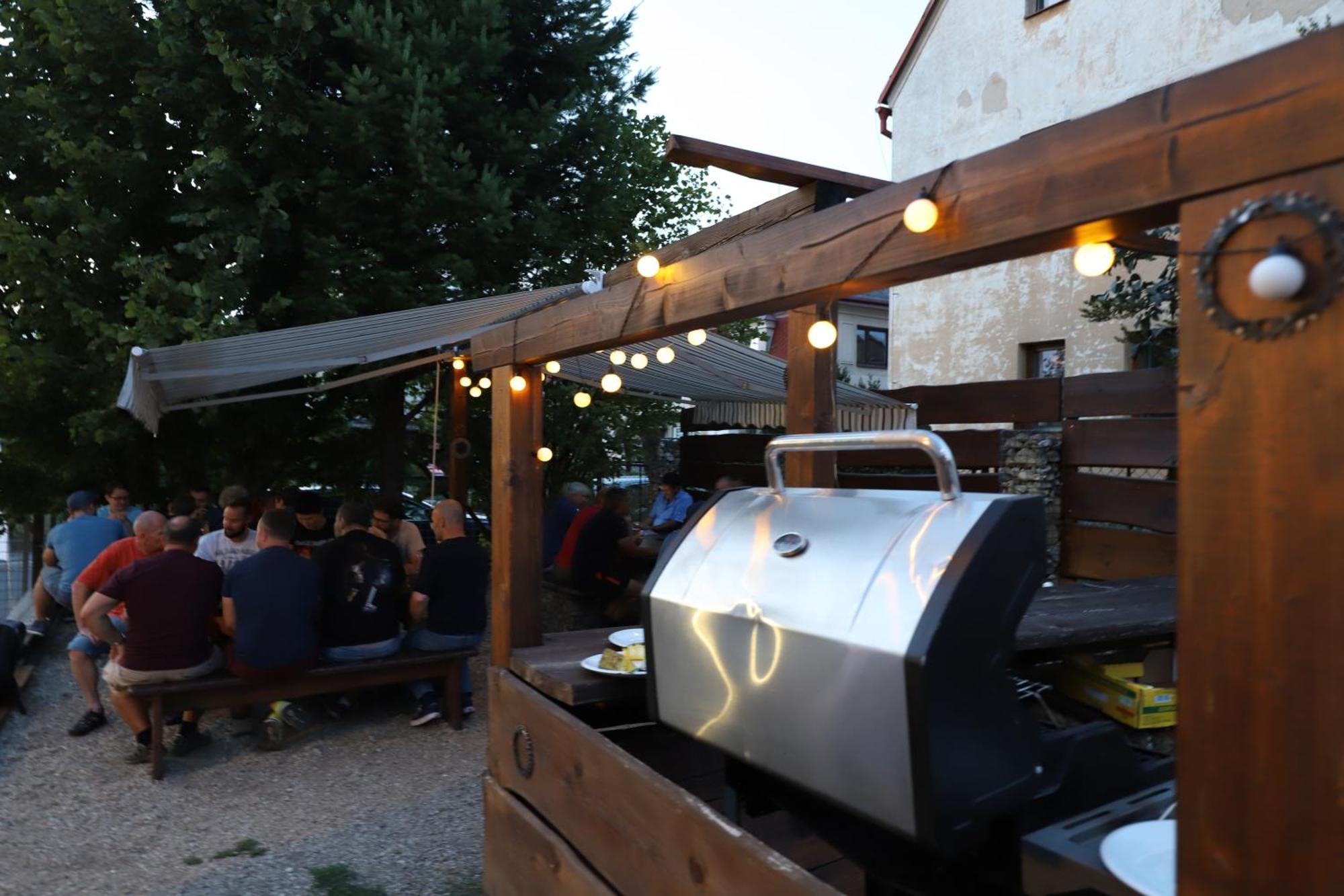 Bike Bistro A Penzion U Vsech Andelu Nove Mesto pod Smrkem Eksteriør billede